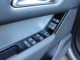 Land Rover Range Rover Velar (2025) thumbnail 65