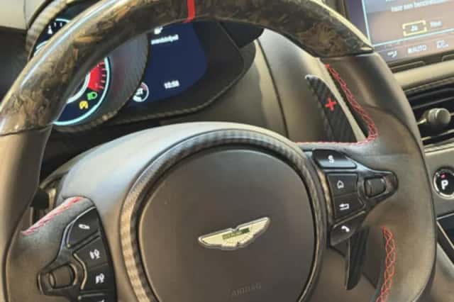 Aston Martin DBS (2021) thumbnail 11