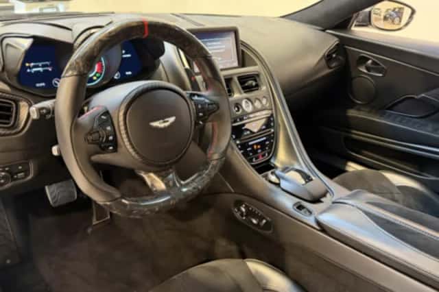 Aston Martin DBS (2021) thumbnail 7