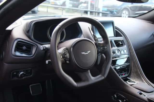 Aston Martin DB11 (2022) thumbnail 14