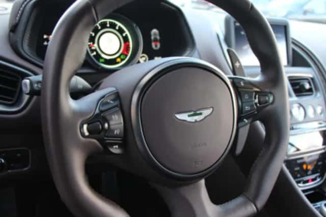 Aston Martin DB11 (2022) thumbnail 15