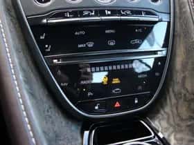 Aston Martin DB11 (2022) thumbnail 18