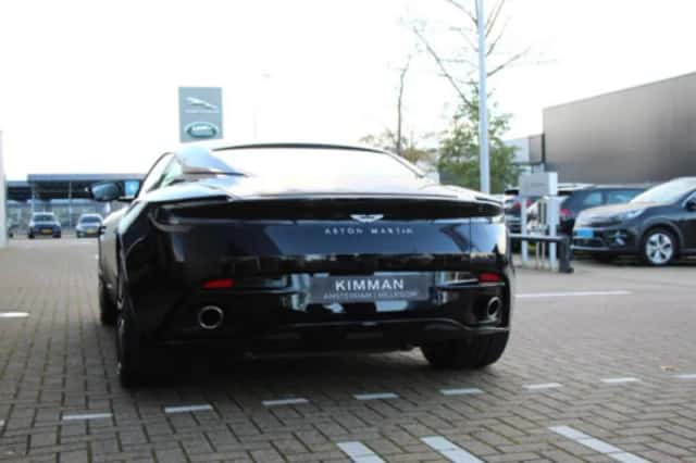 Aston Martin DB11 (2022) thumbnail 7