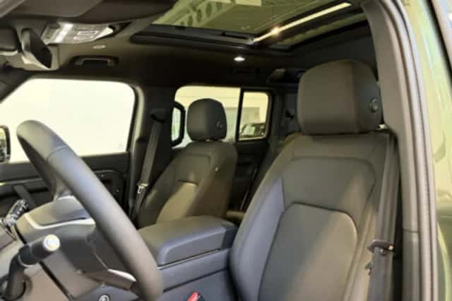 Land Rover Defender (2026) thumbnail 24