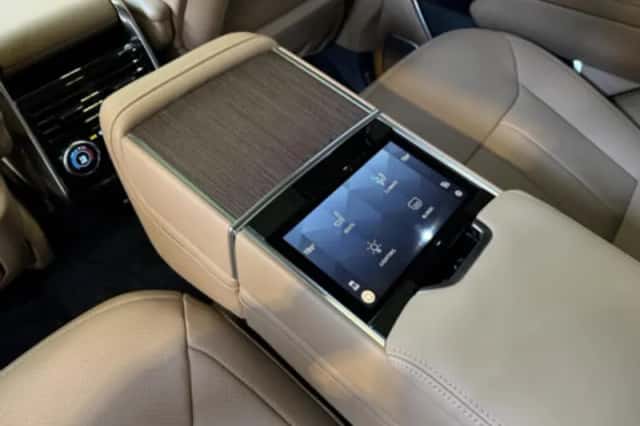 Land Rover Range Rover (2024) thumbnail 15