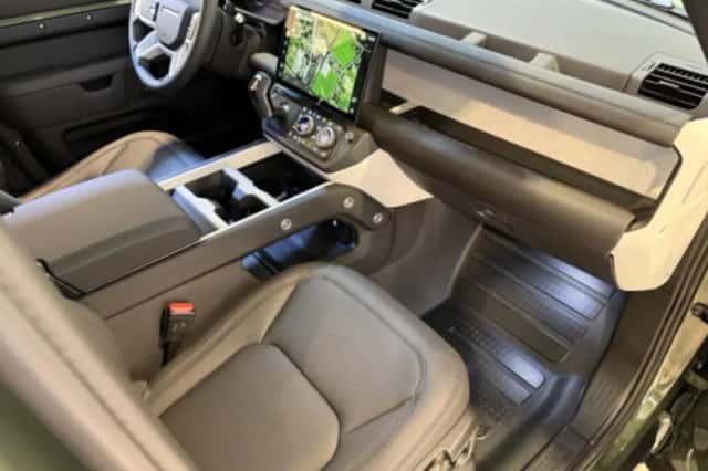 Land Rover Defender (2026) thumbnail 35