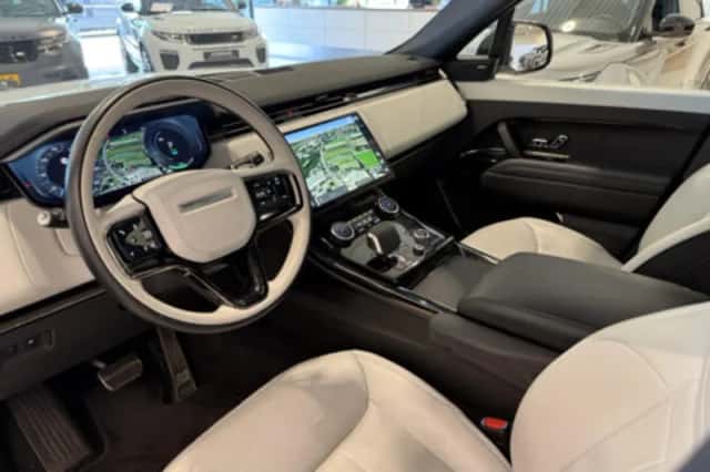 Land Rover Range Rover Sport (2022) thumbnail 2
