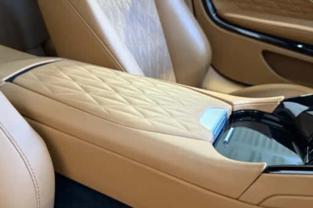 Aston Martin DB12 (2024) thumbnail 22