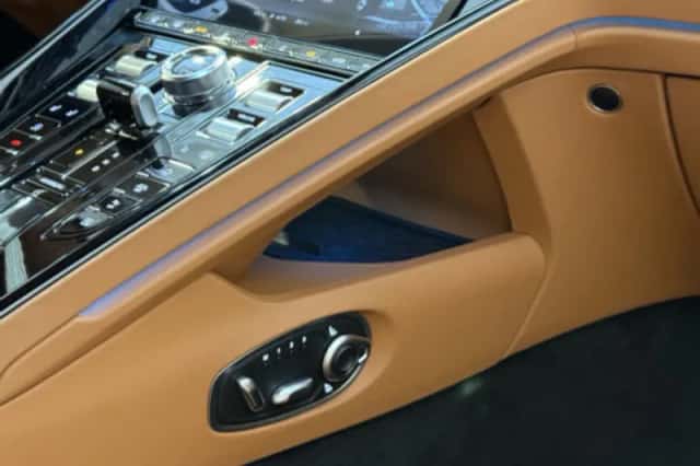 Aston Martin DB12 (2024) thumbnail 23