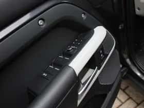 Land Rover Defender (2025) thumbnail 10