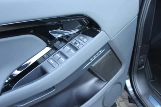 Land Rover Range Rover Evoque (2026) thumbnail 54