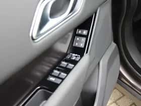 Land Rover Range Rover Velar (2025) thumbnail 14