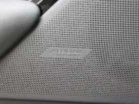 Land Rover Range Rover Velar (2025) thumbnail 16