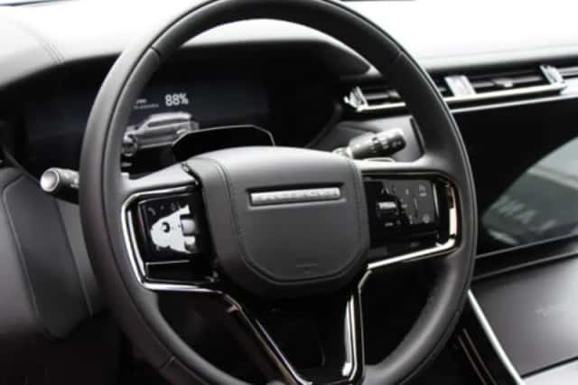 Land Rover Range Rover Velar (2025) thumbnail 38