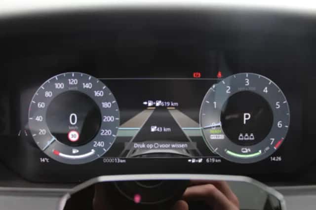 Land Rover Range Rover Velar (2025) thumbnail 41