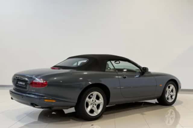 Jaguar XK8 (2001) thumbnail 4