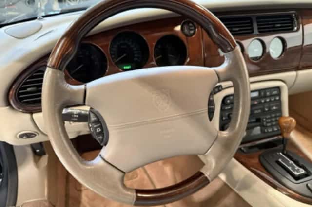 Jaguar XK8 (2001) thumbnail 7
