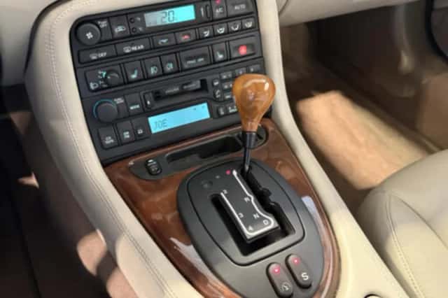 Jaguar XK8 (2001) thumbnail 10