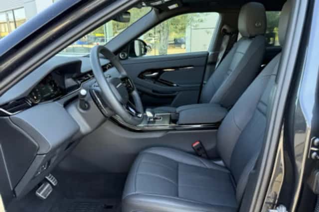 Land Rover Range Rover Evoque (2026) thumbnail 5