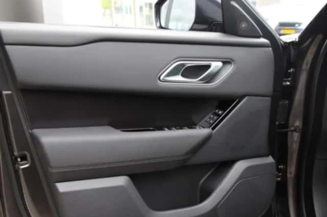 Land Rover Range Rover Velar (2025) thumbnail 28
