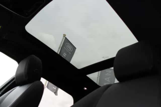 Land Rover Range Rover Velar (2025) thumbnail 30