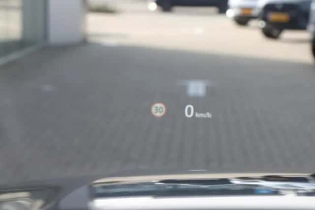 Land Rover Discovery (2022) thumbnail 11