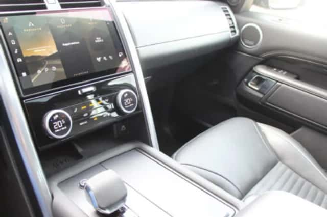 Land Rover Discovery (2022) thumbnail 12