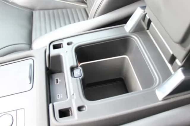 Land Rover Discovery (2022) thumbnail 18