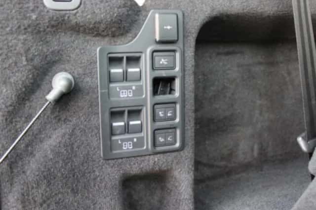 Land Rover Discovery (2022) thumbnail 26