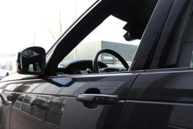 Land Rover Discovery (2022) thumbnail 6