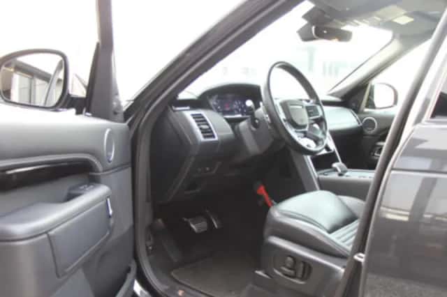 Land Rover Discovery (2022) thumbnail 7