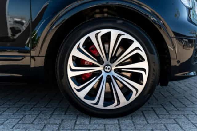 Bentley Bentayga (2024) thumbnail 6