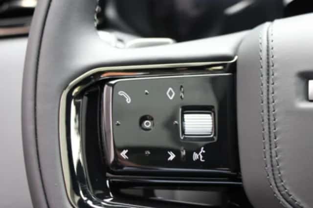 Land Rover Range Rover Velar (2026) thumbnail 35