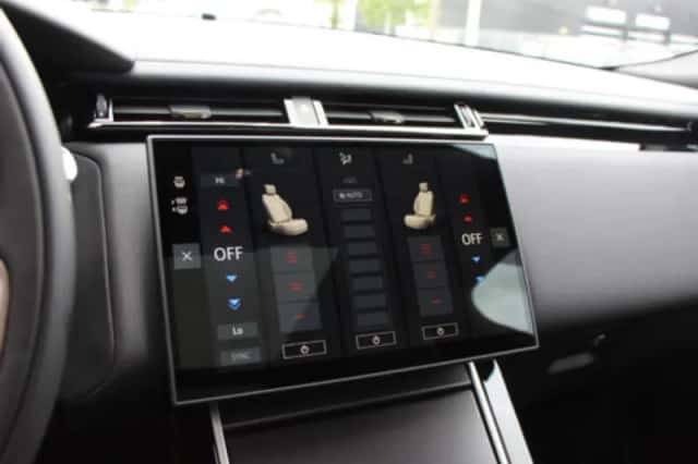 Land Rover Range Rover Velar (2026) thumbnail 45