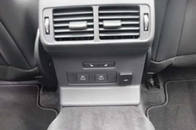 Land Rover Range Rover Velar (2026) thumbnail 49