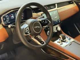 Jaguar F-Pace (2025) thumbnail 5