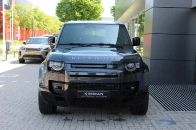Land Rover Defender (2022) thumbnail 2