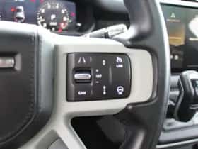 Land Rover Defender (2022) thumbnail 16