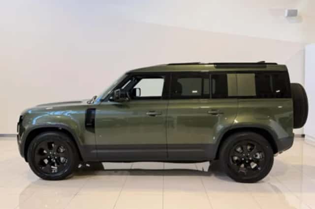 Land Rover Defender (2022) thumbnail 19