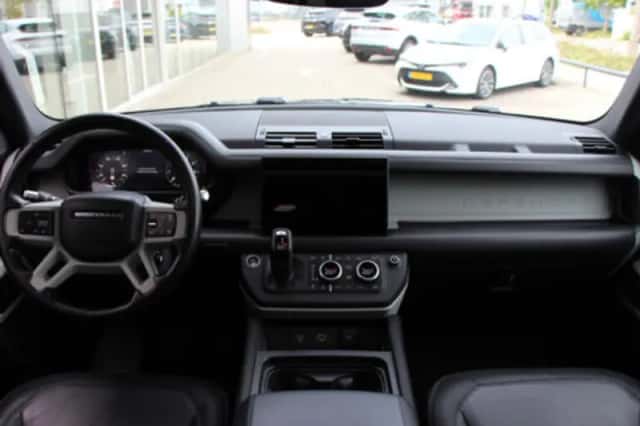 Land Rover Defender (2022) thumbnail 61