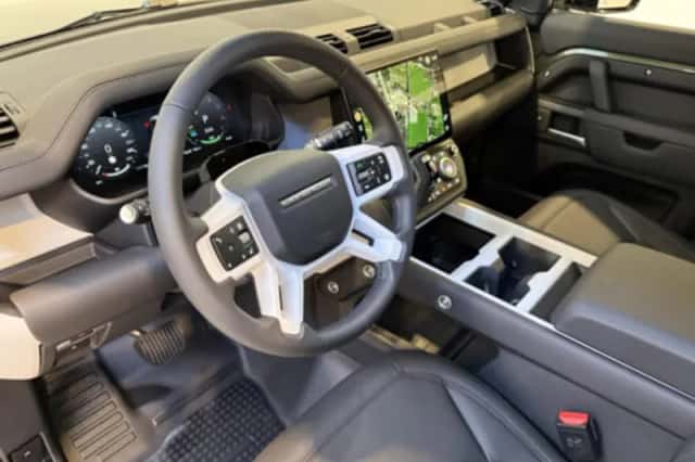 Land Rover Defender (2022) thumbnail 22