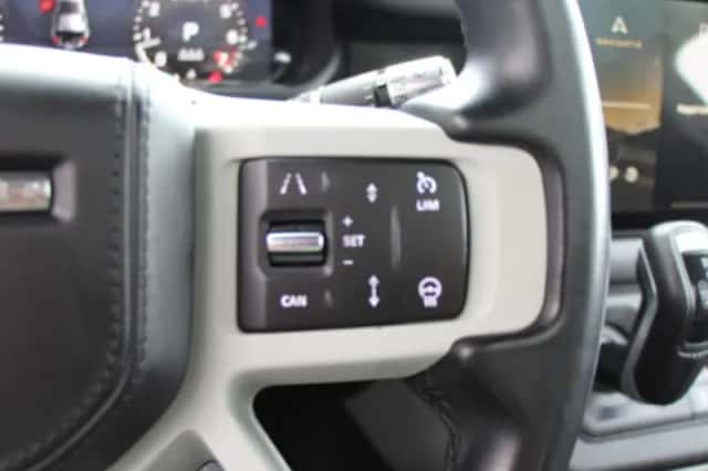 Land Rover Defender (2022) thumbnail 60