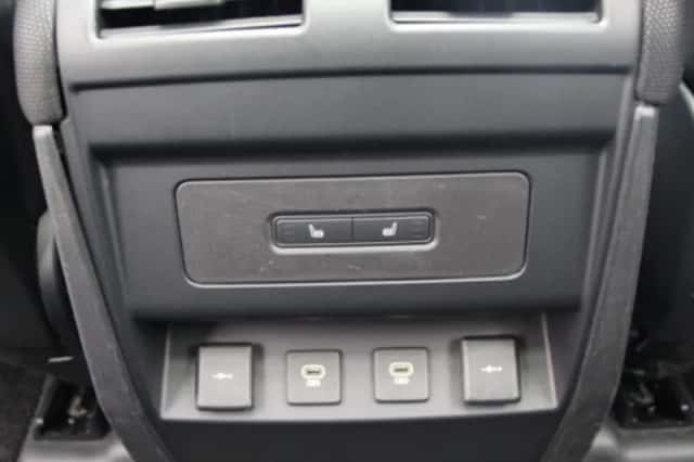 Land Rover Defender (2022) thumbnail 70