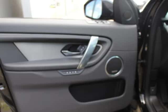Land Rover Discovery Sport (2026) thumbnail 50