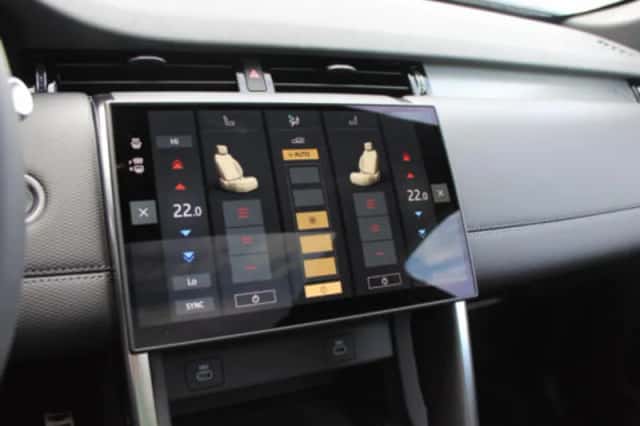 Land Rover Discovery Sport (2026) thumbnail 64
