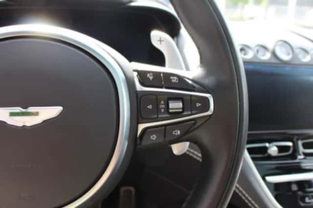 Aston Martin Dbx (2022) thumbnail 18