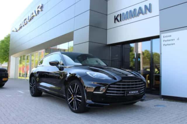 Aston Martin Dbx (2022) thumbnail 3
