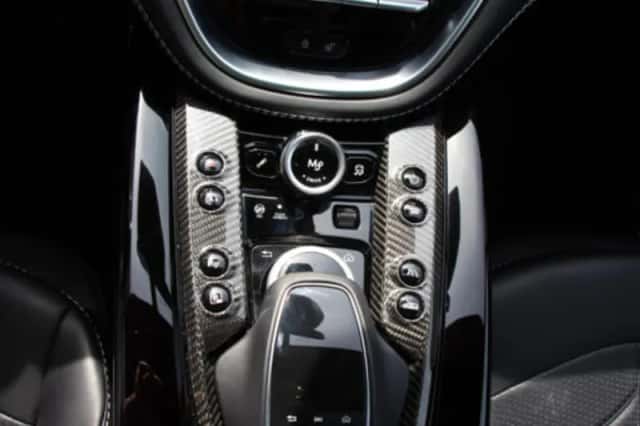 Aston Martin Dbx (2022) thumbnail 21
