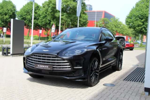 Aston Martin Dbx (2022) thumbnail 4