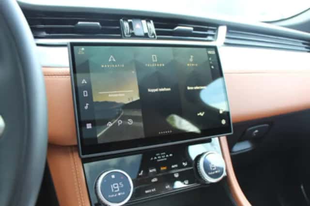 Jaguar F-Pace (2025) thumbnail 32